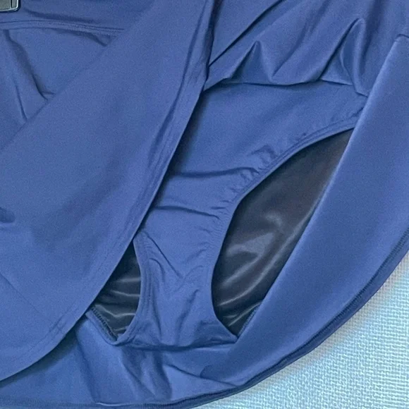 Lands End navy skort - Picture 2 of 5